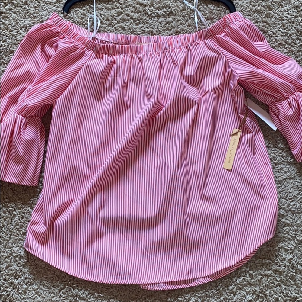 Gibson Latimer sz Large OTS red blouse